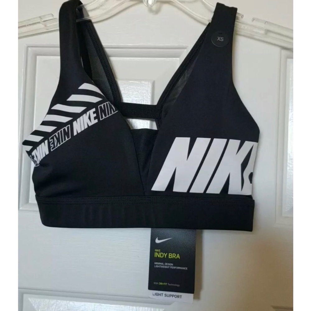 Nike Women's Swoosh Sports Bra white/black